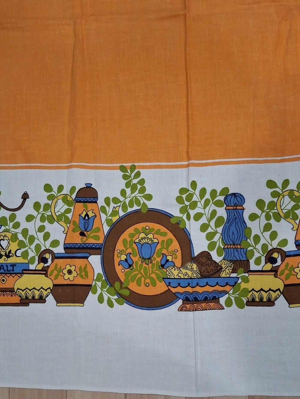 1970s Mod Linen Tablecloth - Picture 3 of 3
